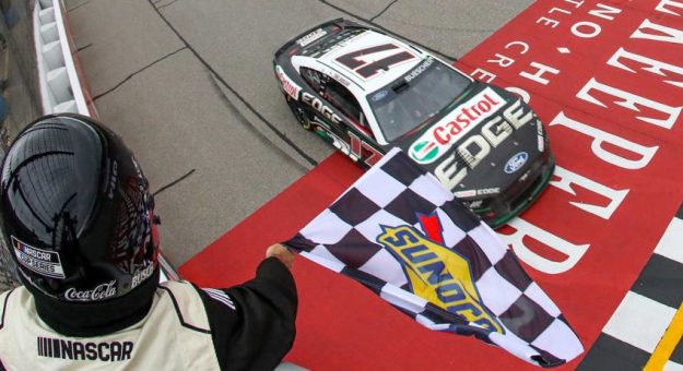 Visit Chris Buescher ganó la FireKeepers Casino 400 en el Michigan International Speedway page