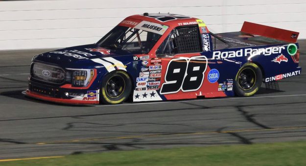 Visit Ty Majeski dominó en la apertura de los Playoffs de la Truck Series 2023 en Indy page