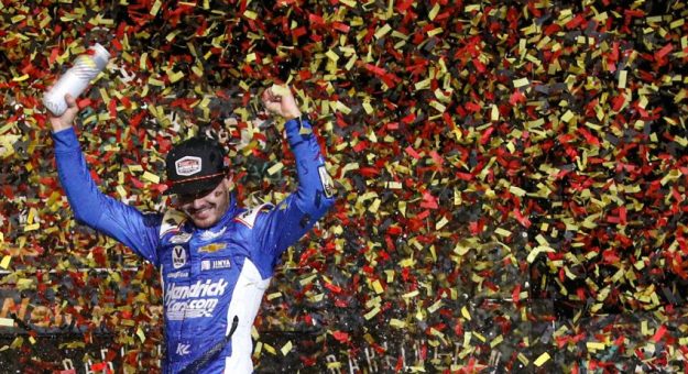 Visit Kyle Larson ganó la Cook Out Southern 500 de los Playoffs Cup Series 2023 en Darlingtion page