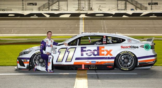 Visit Denny Hamlin firmó extensión multianual de contrato con Joe Gibbs Racing page