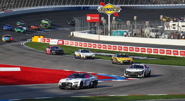 Visit NASCAR reinstauró banderas amarillas al final de las etapas para el Charlotte Roval page