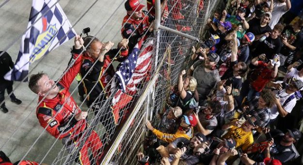 Visit Justin Allgaier ganó la Food City 300 de los Playoffs Xfinity Series 2023 en Bristol page