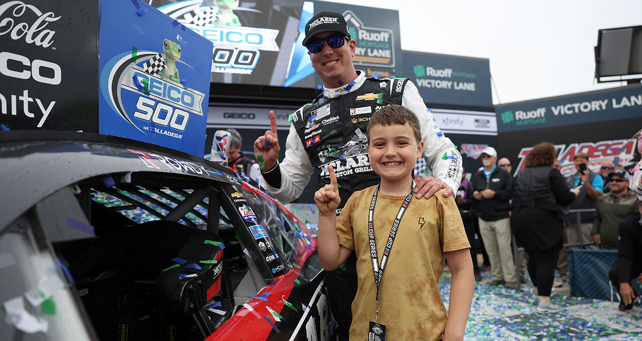 1-on-1 with Kyle Busch: Brexton’s future in racing - NASCAR EN ESPANOL