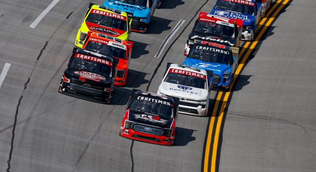 Visit Brett Moffitt ganó la Love’s RV Stop 250 de los Playoffs Truck Series 2023 en Talladega page