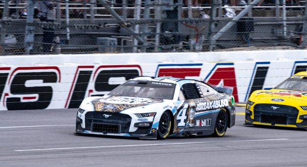 Visit El No. 4 de Stewart-Hass Racing descalificado tras inspección en Talladega page