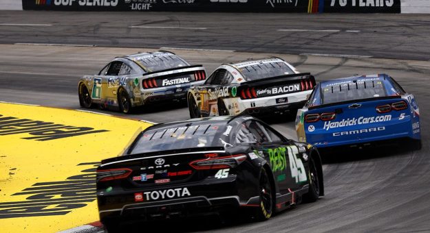 Visit Horario para los Playoffs NASCAR 2023 en el Martinsville Speedway page