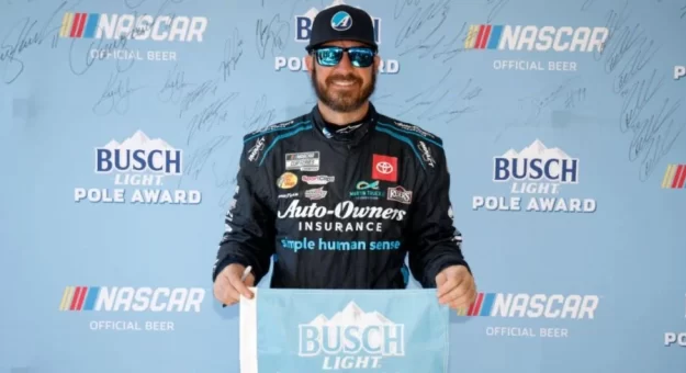 Visit Martin Truex Jr. ganó la Pole de la Xfinity 500 en el Martinsville Speedway page