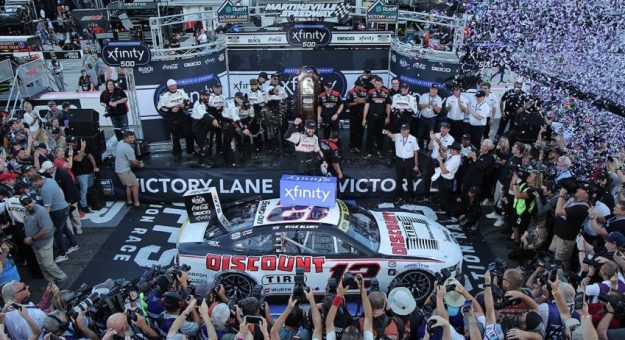 Visit Ryan Blaney ganó la Xfinity 500 en Martinsville y avanzó a la Championship 4 page