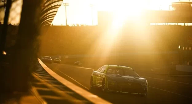 Visit Kyle Busch dominó la práctica de la Championship 4 en Phoenix page