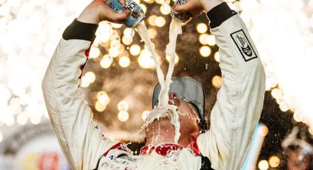 Visit Cole Custer ganó la Championship 4 de la NASCAR Xfinity Series 2023 en Phoenix page