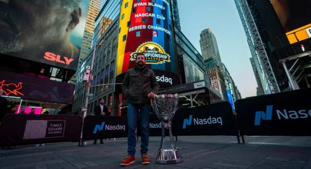Visit Tour del Campeonato NASCAR Cup Series 2023 de Ryan Blaney en New York page
