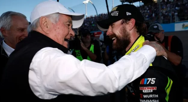 Visit Equipos NASCAR Cup Series con campeonatos en años consecutivos page