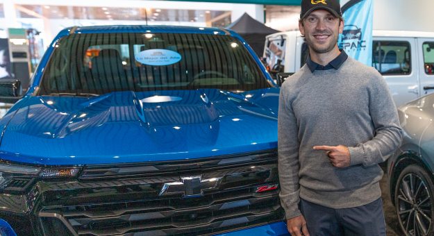 Visit Daniel Suárez entregó becas a estudiantes de ingeniería en el LA Mobility Show page
