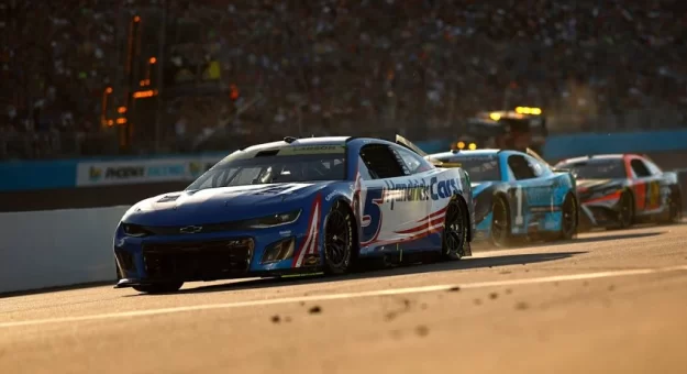 Visit Pilotos con vueltas de líder en la temporada NASCAR Cup Series 2023 page