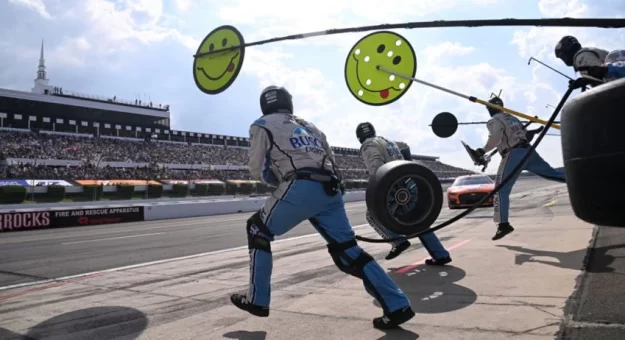 Visit Las mejores paradas a pits NASCAR Cup Series 2023 page