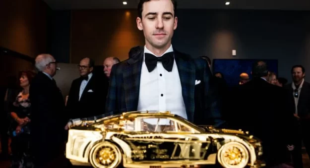 Visit El Goodyear Gold Car para celebrar el campeonato Cup Series 2023 de Ryan Blaney page