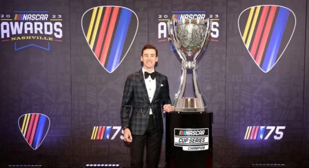 Visit Ryan Blaney honrado durante la Gala de los Campeones NASCAR 2023 en Nashville page