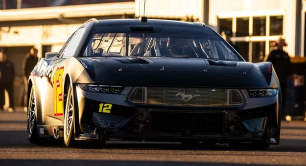 Visit Fotos de las pruebas Cup Series con el NEXT Gen Car 2024 en Phoenix page