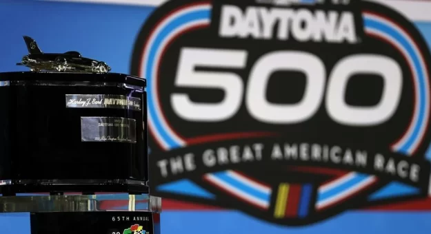 Visit Favoritos de los apostadores para la Daytona 500 2024 page