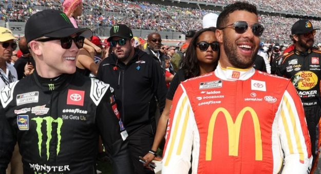 Visit Top 10 candidatos para destacar en la NASCAR Cup Series 2024 page