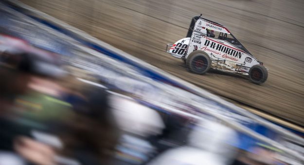 Visit Kyle Larson se retiró del Chili Bowl tras un espectacular accidente page