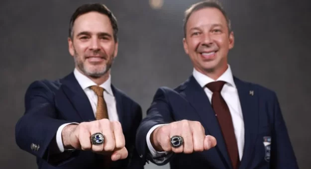Visit Jimmie Johnson, Chad Knaus y Donnie Allison ya están en el Salón de la Fama page