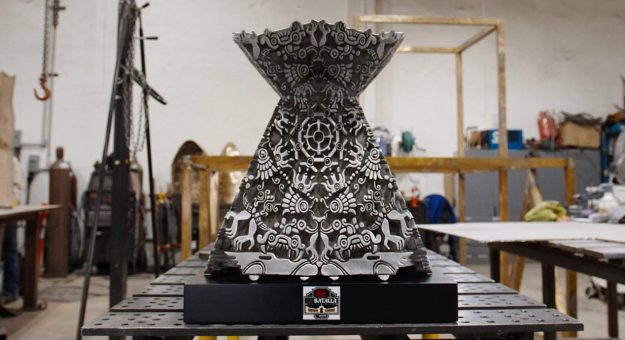 Visit Este es el trofeo para la Taco King La Batalla de la NASCAR México Series page