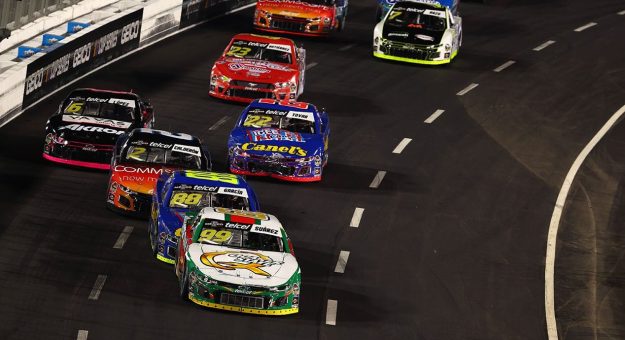 Visit Daniel Suárez ganó la King Taco La Batalla de la NASCAR Mexico Series en Los Angeles page