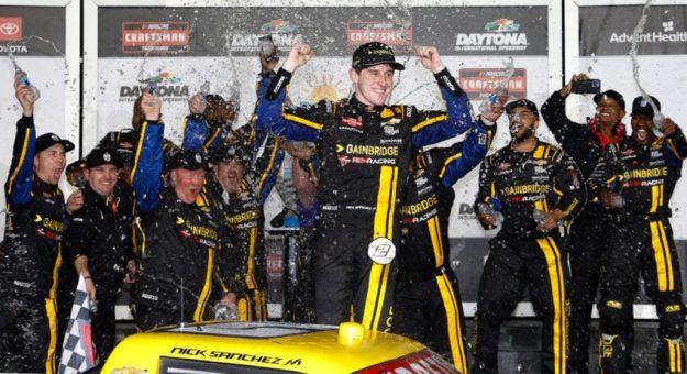 Visit Nick Sánchez ganó la Fresh From Florida 250 de la Truck Series en Daytona page
