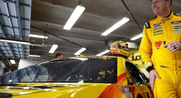 Visit Michael McDowell ganó la Pole Position para la Ambetter Health 400 en Atlanta page