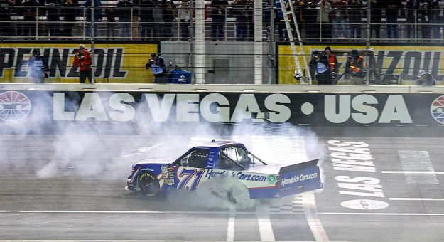 Visit NASCAR Nation celebró victoria de Rajah Caruth de la Truck Series en Las Vegas page