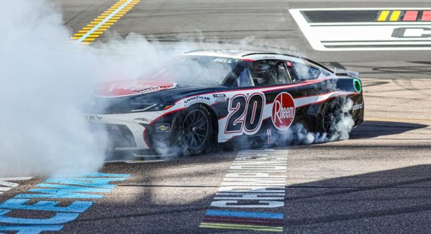 Visit Análisis: El dominio de Christopher Bell marcó el paso de un gran día para Toyota page