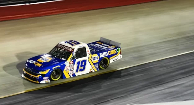 Visit Christian Eckes ganó la Weather Guard Truck Race en Bristol page