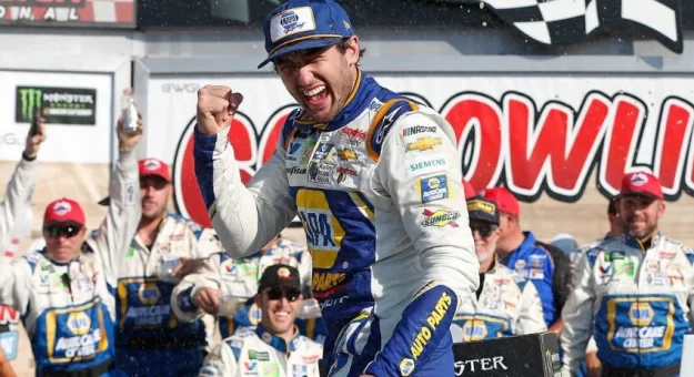 Visit Pilotos activos de la NASCAR Cup Series con victorias en circuitos mixtos page