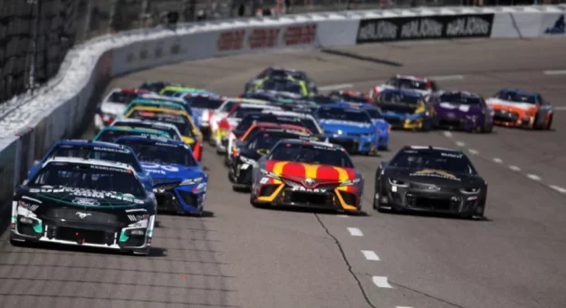 Visit Favoritos de los apostadores para Toyota Owners 400 de la Cup Series 2024 page