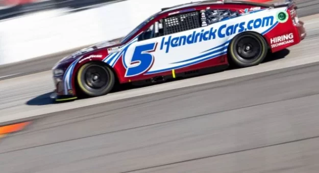 Visit Kyle Larson ganó la Pole Position para la Cook Out 400 en Martinsville page