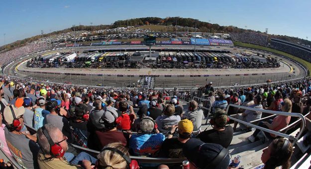 Visit Todo listo para la Cook Out 400 de la Cup Series 2024 en Martinsville page