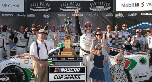 Visit Brad Keselowski ganó la Goodyear 400 de la NASCAR Cup Series 2024 en Darlington page