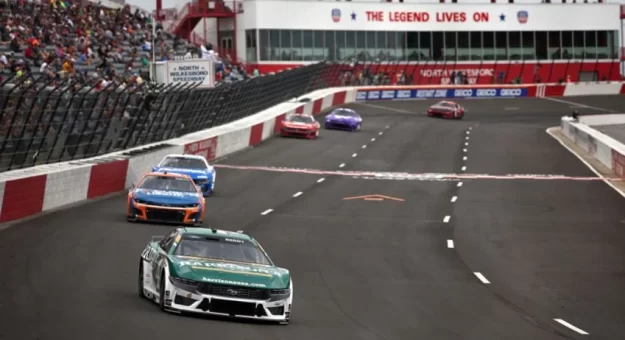 Visit Clasificación y Pit Crew Challenge de la NASCAR Cup Series All-Star Race 2024 page