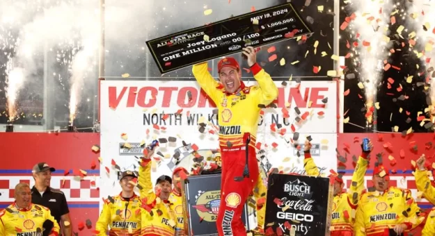 Visit Joey Logano ganó la All-Star Race de la NASCAR Cup Series 2024 en North Wilkesboro page