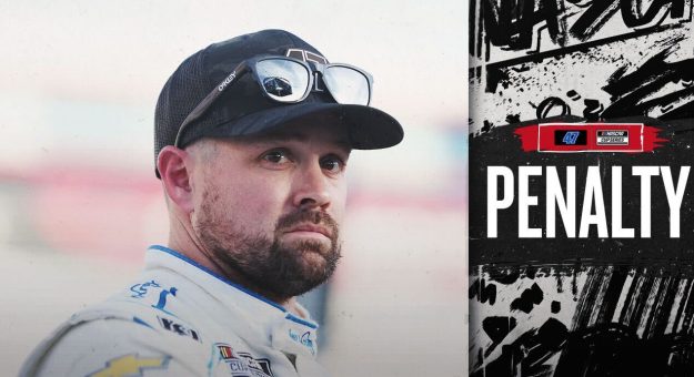 Visit Ricky Stenhouse Jr. multado $75,000 por la pelea con Kyle Busch en la All-Star Race page