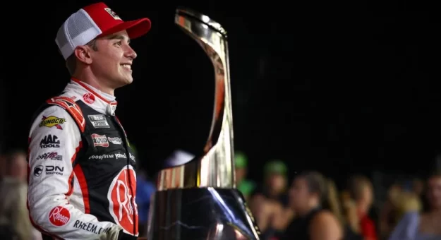 Visit Christopher Bell ganó la Coca-Cola 600 en el Charlotte Motor Speedway page