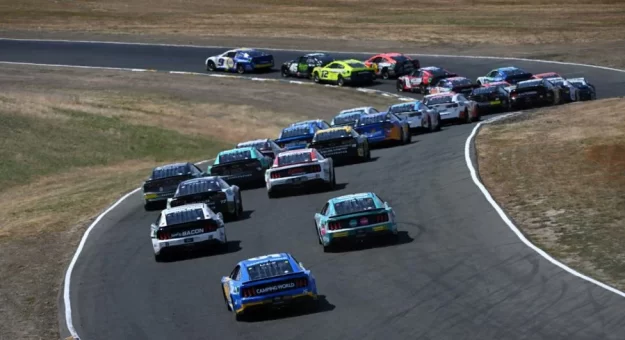 Visit Favoritos de los apostadores para la Toyota/Save Mart 350 de la Cup Series en Sonoma page