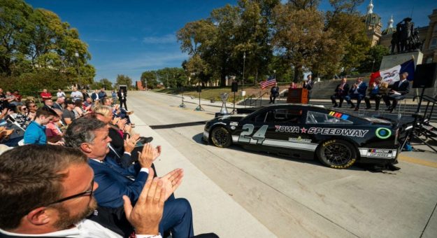Visit Horario para el fin de semana NASCAR 2024 en el Iowa Speedway page
