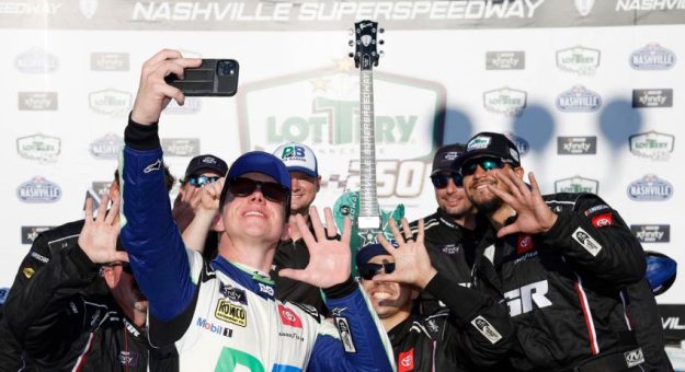 Visit John Hunter  Nemecheck ganó la Tennessee Lottery 250 en Nashville page
