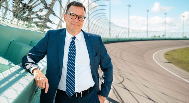 Visit El Homestead-Miami Speedway nombró a Guillermo Santa Cruz como presidente de la pista page
