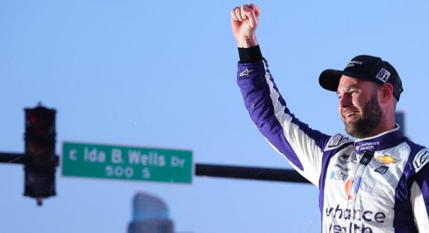 Visit Christopher Bell es una amenaza en la Chicago Street Race con pista seca o mojada page