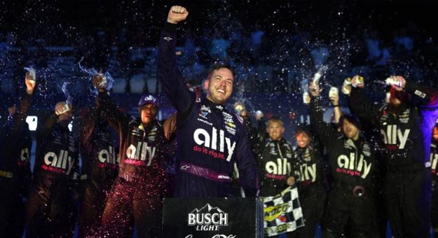 Visit Alex Bowman ganó la Grant Park 165 en el Chicago Street Course page