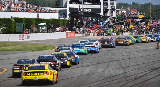 Visit Nunca es tarde para llevarse una victoria en el Pocono Raceway page