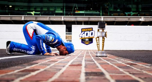Visit Kyle Larson ganó la Brickyard 400 en el Indianapolis Motor Speedway page
